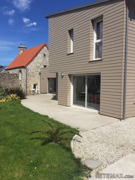 Contemporary Property in Nice Village - 2