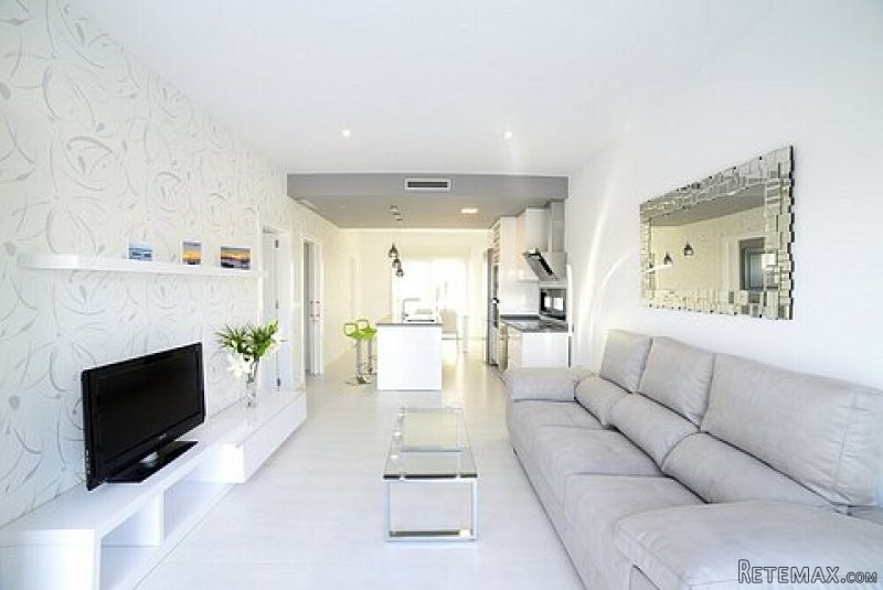 Beautiful Garden apartment - 600 Metres.. - 2