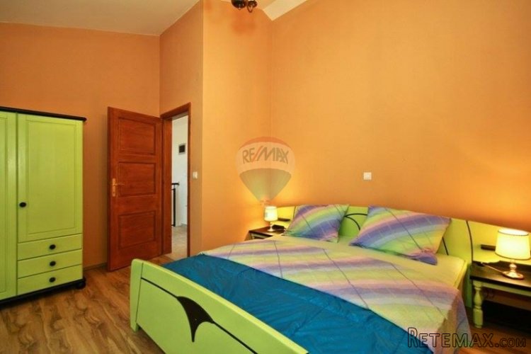 Lijepo uređena kuća s bazenom - 4