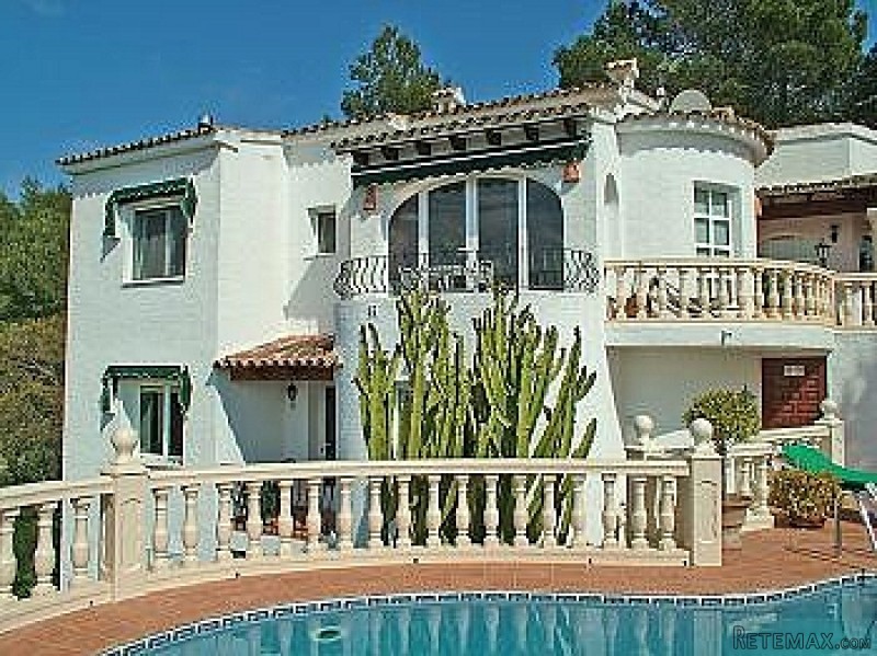 4 Bedrooms - Villa - For Sale