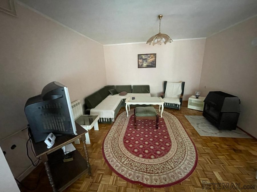 Izdajem prizemlje kuce na Ledinama - 2