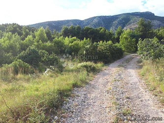 PRODAJE SE – JEDINSTVENO ZEMLJIŠTE U BOLU, OTOK BRAČ (4.280 - 2