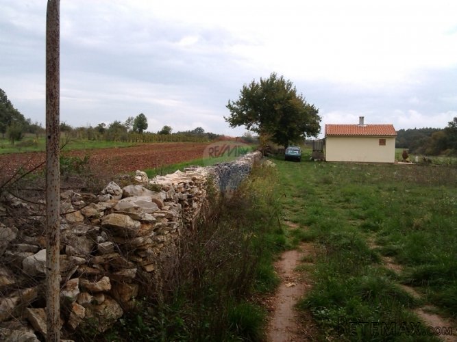 ISTRA,BIBIĆI-ZEMLJIŠTE S LEGALNIM OBJEKTOM - 2