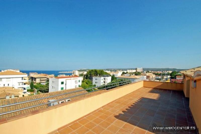 L'ESCALA: Duplex in the center with 3..