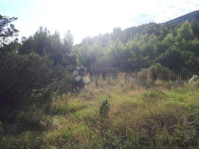 PRODAJE SE – JEDINSTVENO ZEMLJIŠTE U BOLU, OTOK BRAČ (4.280 - 3