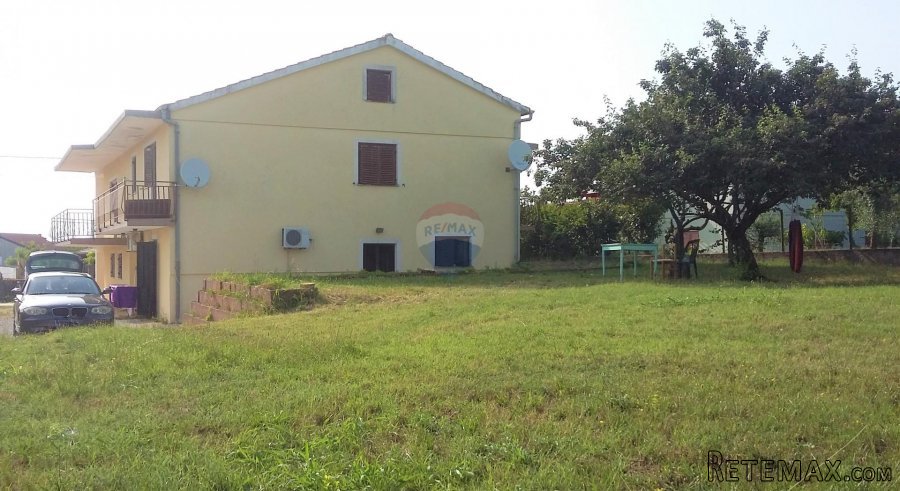 Umag - kuća s 3 stana - 3