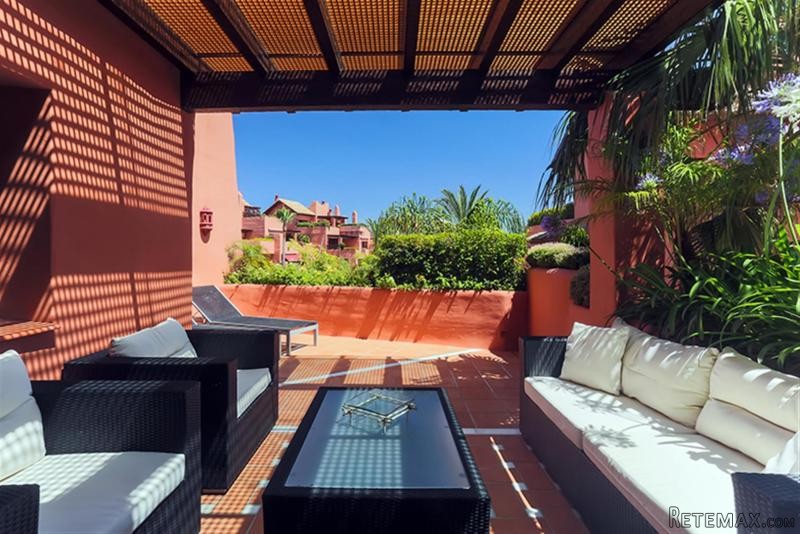 Beautiful and fully furnished penthouse..