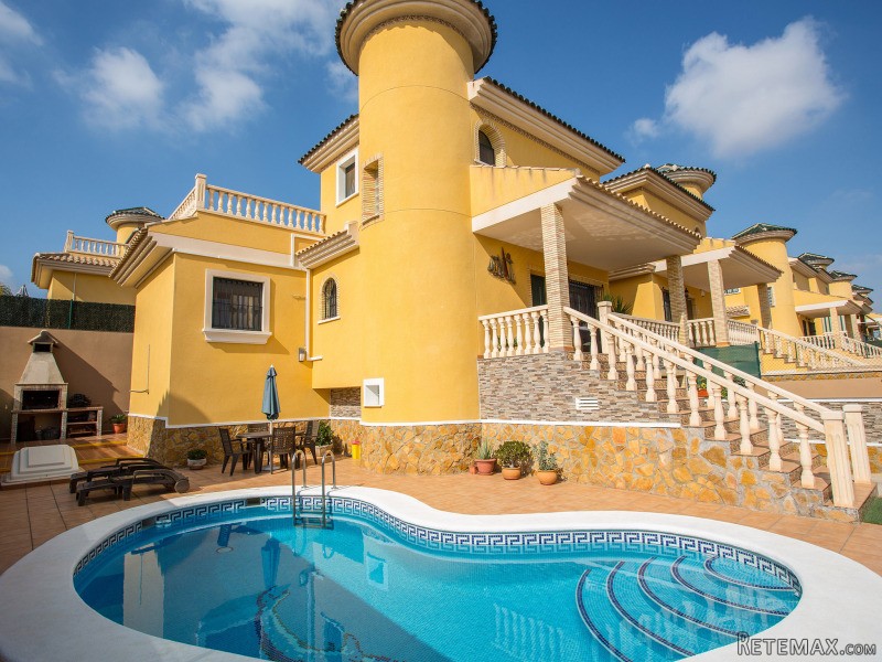 3 Bedrooms - Villa - Alicante - For Sale
