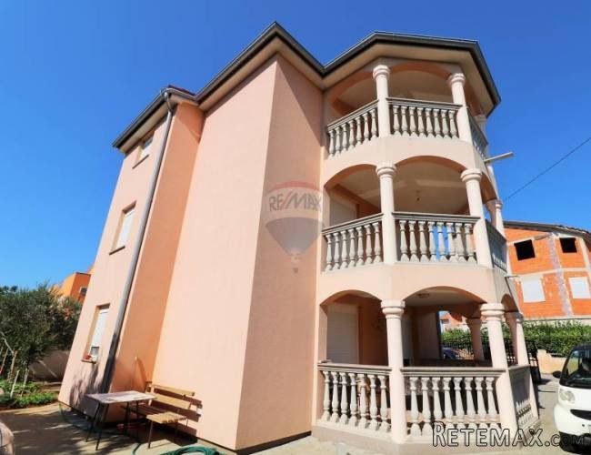 Medulin, apartmanska kuća 700m do mora