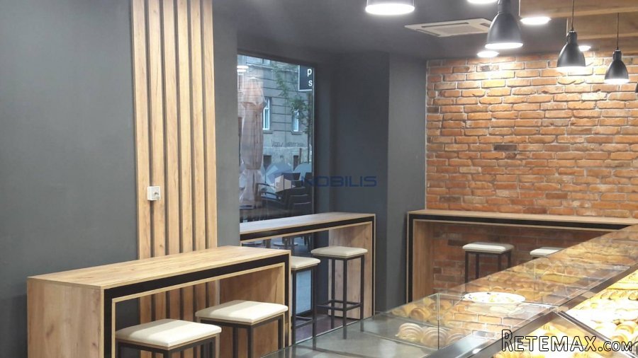 Zagreb, Donji Grad - ulični lokal (poslovni prostor)