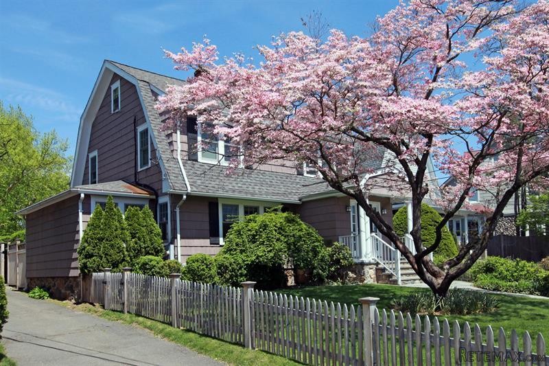 4 bedroom House For Sale: 97 E Elm..