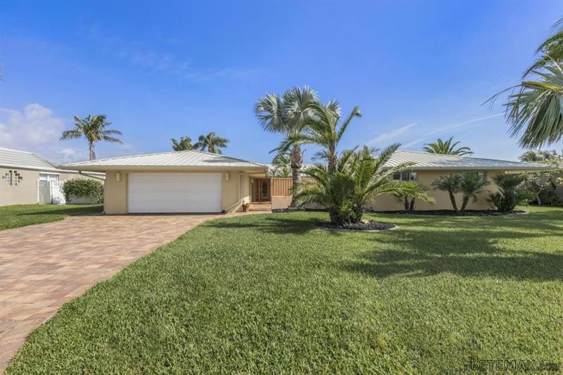 4 bedroom Detached House For Sale: 27.. - 2