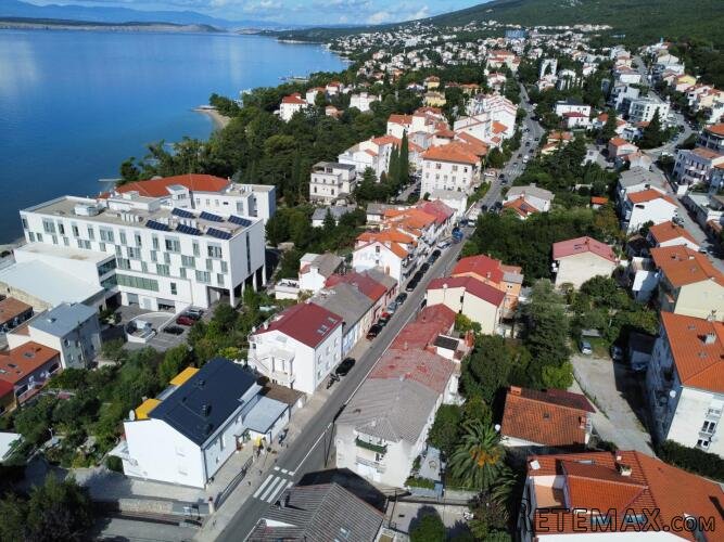 Crikvenica, centar - tri stana 200 metara od mora - 2
