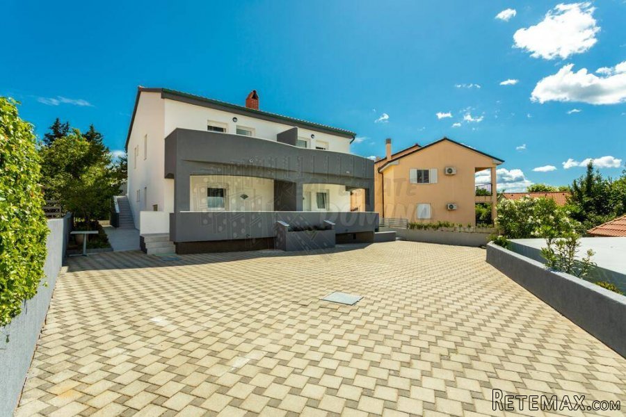 Prekrasna dvojna kuća s bazenom 100 metara od mora! Soline! - 2