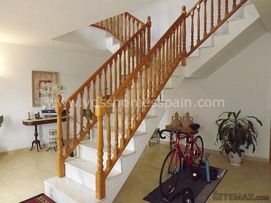 A large, uniquely designed 2 storey, 4 bed, 3 bath villa of.. - 3