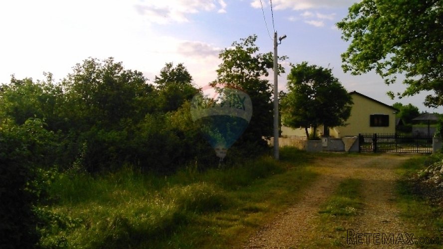 GRAĐEVINSKI TEREN 2762 m2 U OKOLICI SVETVINĆENTA