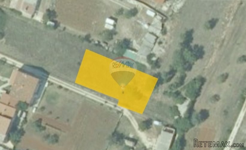 Peroj, građevinsko zemljište sa idejnim projektom