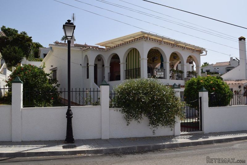 Villa for Sale in Caleta de Velez -..
