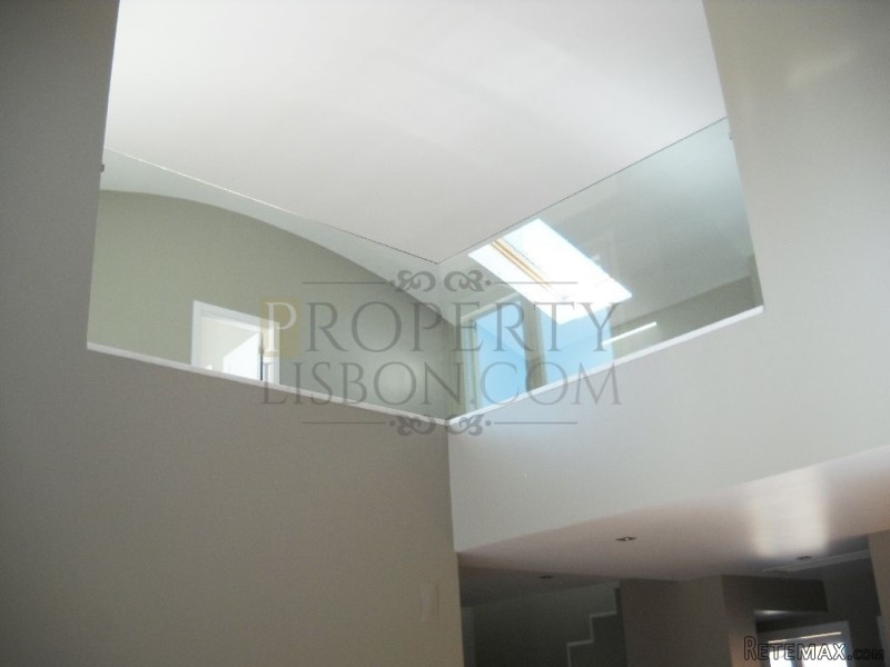 T1 Lisbon Apartment with 2 Parking..