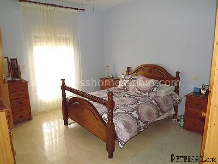 A large, uniquely designed 2 storey, 4 bed, 3 bath villa of.. - 7