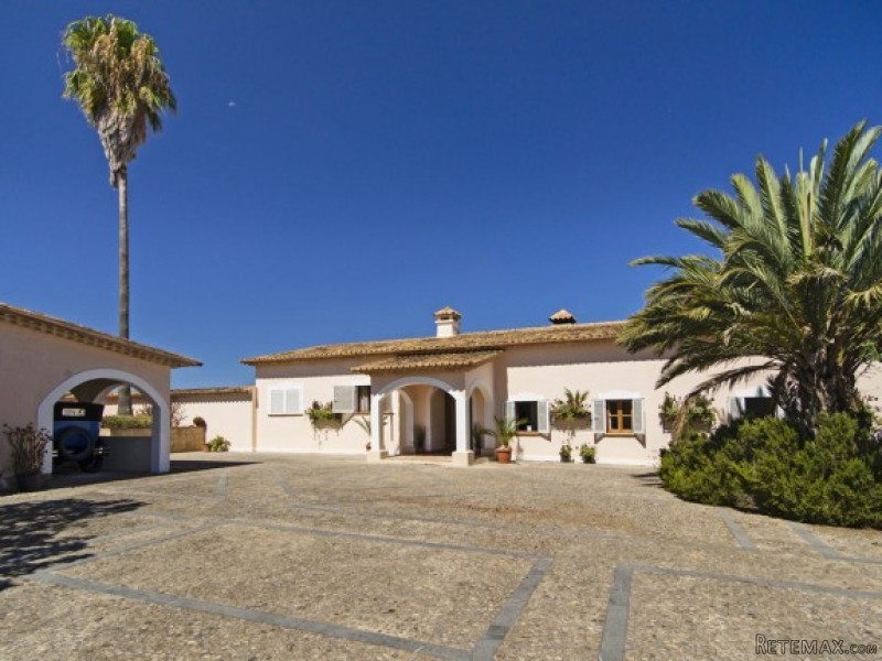 Spacious House With Tennis Court And.. - 2