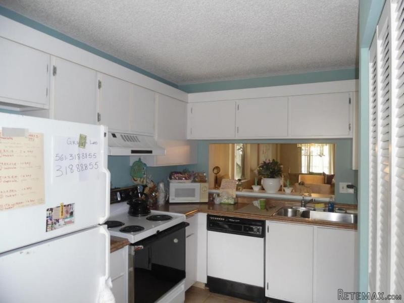 3146 Via Poinciana #201, Lake Worth, FL..