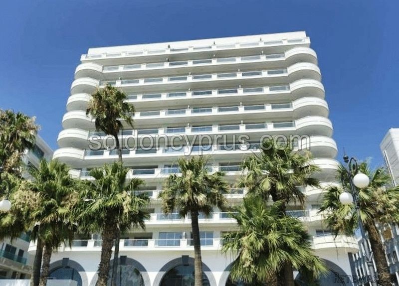 3 Bedrooms - Apartment - Larnaca - For..