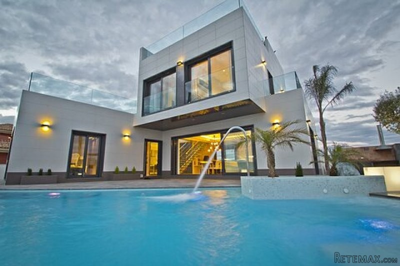 * FABULOUS NEW LUXURY VILLA IN..
