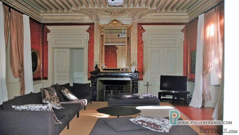 Majestic Prestigious 18th Century..