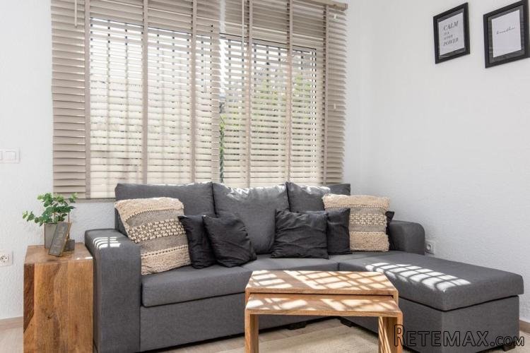 Apartamento está totalmente reformado con muebles.. - 2