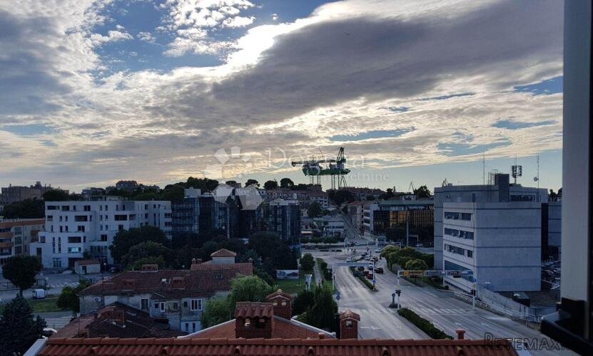 PREKRASAN STAN U CENTRU PULE S GALERIJOM I NATKRIVENIM PARKI - 2