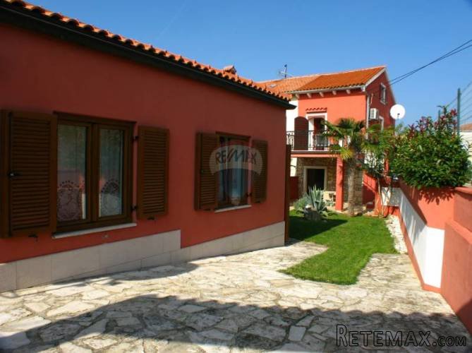 ISTRA, VALTURA, NOVOUREĐENA KAMENA KUĆA