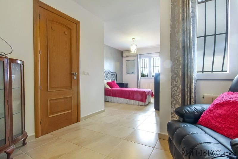 Lovely 4 Bedroom villa - 2