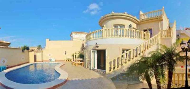 4 Bedroom 3 Bathroom Villa In Ciudad..