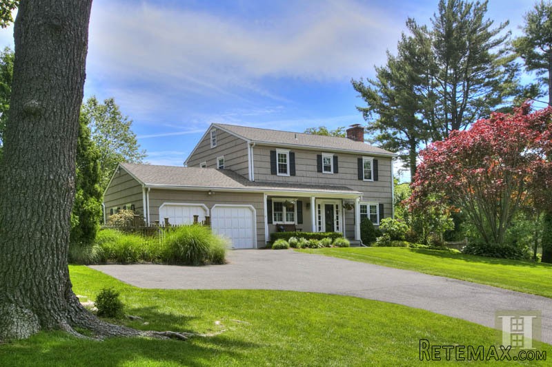 4 bedroom House For Sale: 20 HOLLOW..