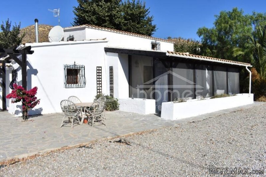 EXCLUSIVE LISTING WITH VOSS HOMES - A large (190m2).. - 5