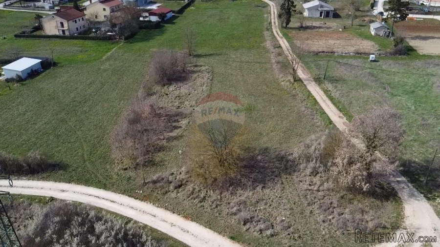 Istra, Karojba - Građevinsko zemljište u okolici Karojbe