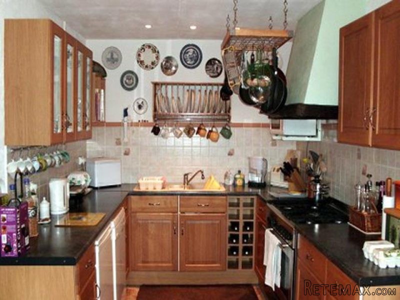 Lovely Renovated 4-Bedroomed Stone.. - 2