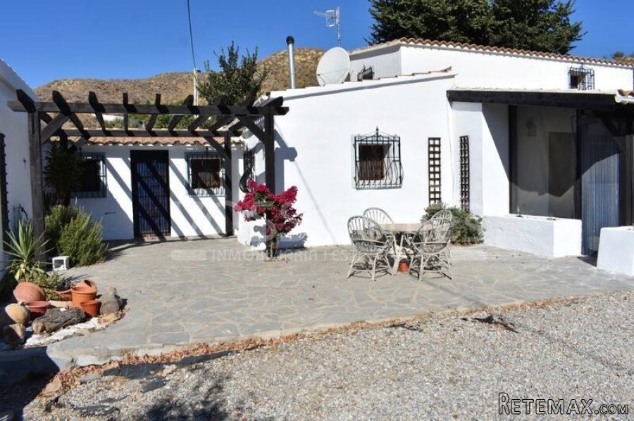 EXCLUSIVE LISTING WITH VOSS HOMES - A large (190m2).. - 6
