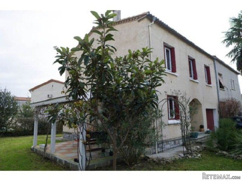 Limoux Property Close To Shops And..