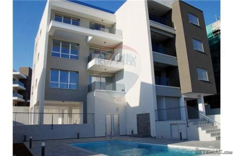 Condo/Apartment - For Sale -..