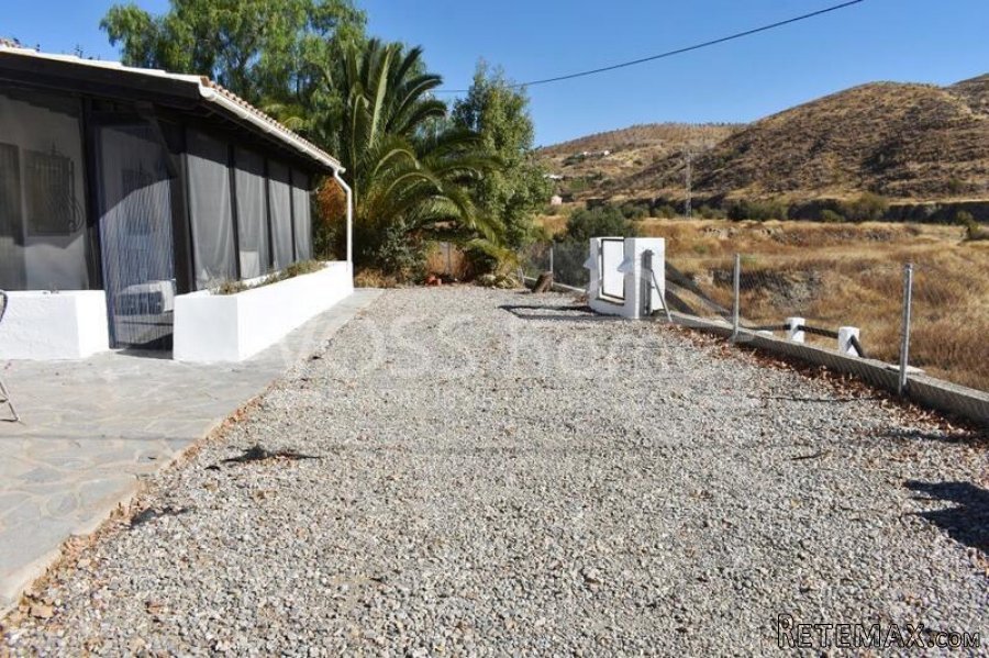 EXCLUSIVE LISTING WITH VOSS HOMES - A large (190m2).. - 8