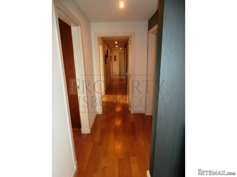 T5 Lisbon Apartment with views of the..