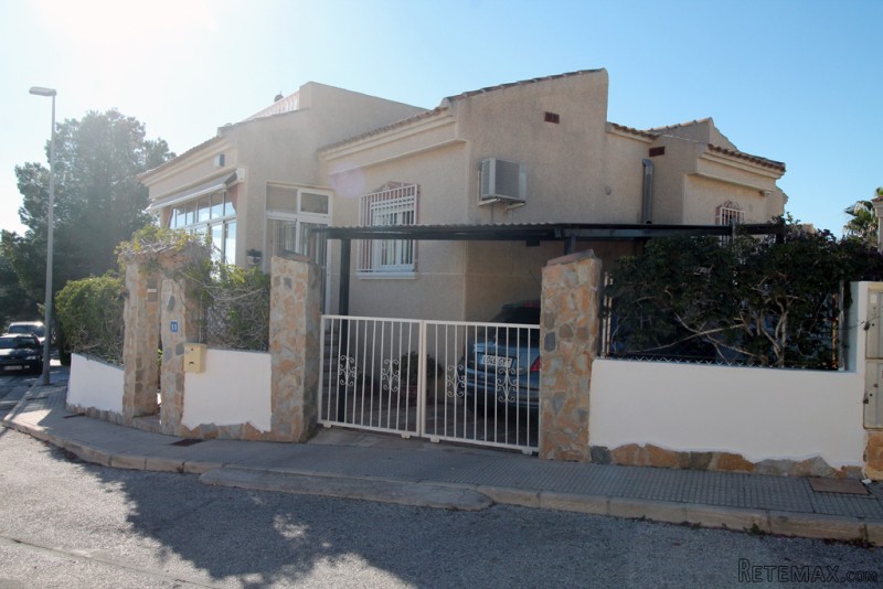 2 Bedrooms - Villa - Alicante - For Sale