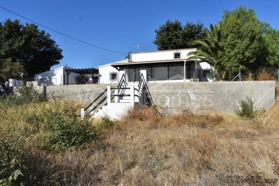 EXCLUSIVE LISTING WITH VOSS HOMES - A large (190m2).. - 9
