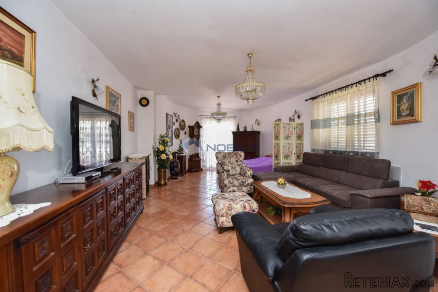 Pag, samostojeća kuća 500m2, 4 apartmana, okućnica 500m2 - 9