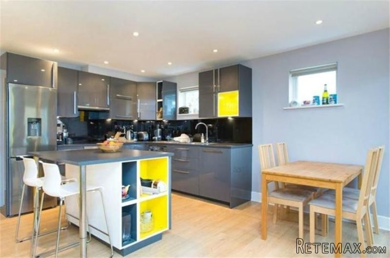 Rochelle Close SW11 2RY