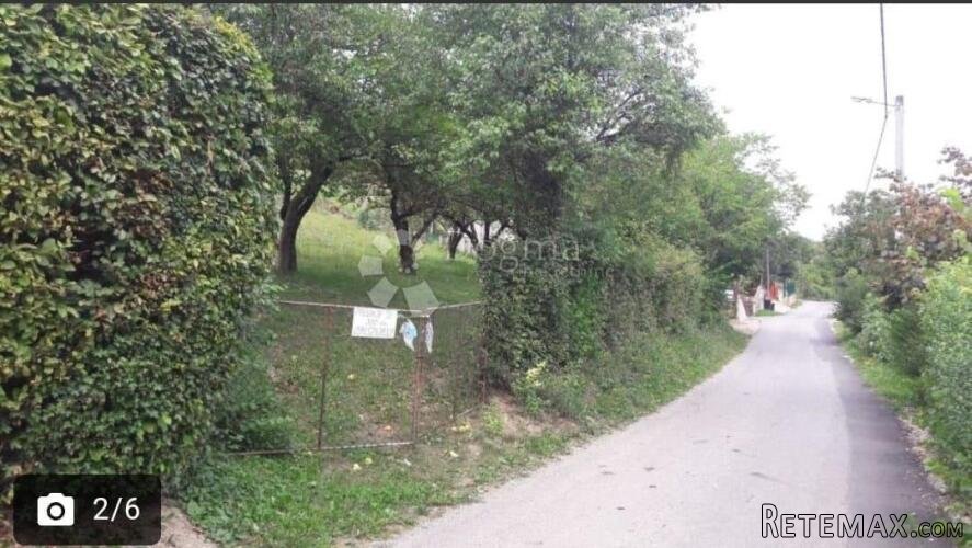Sesvete, građ. zemljište 1800m2, postojeći objekt 30 m2
