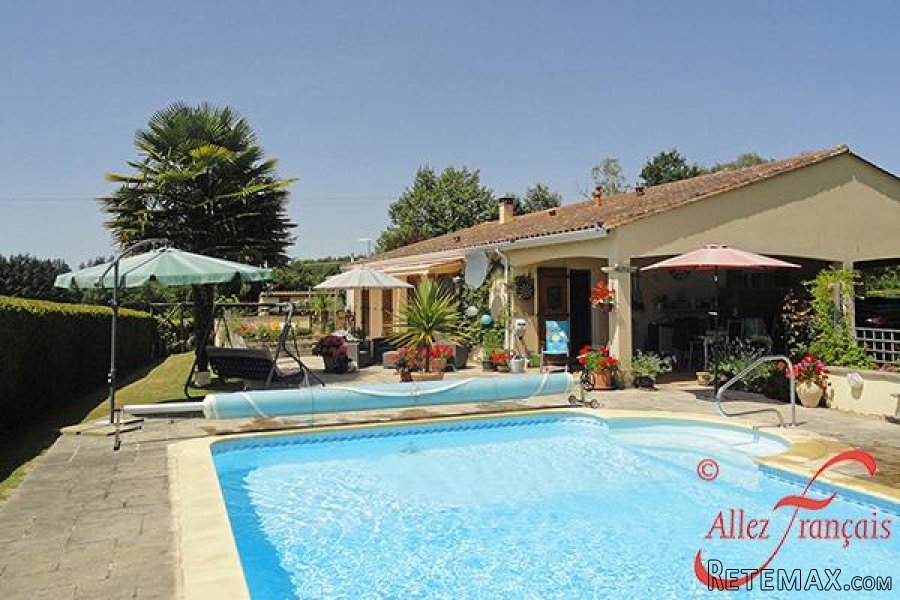 Roussines (Charente) - Immaculately presented three bedroom..