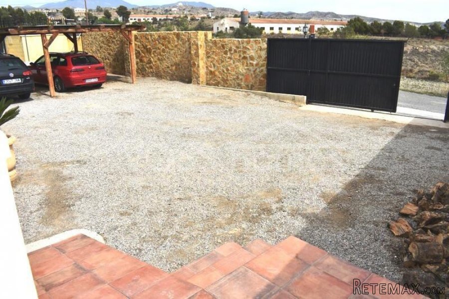 A beautifully presented, very spacious, 2 bedroom, 1.. - 6